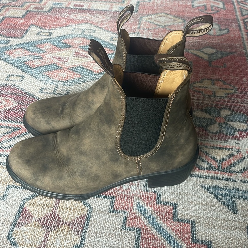 Blundstone Heeled Boots - Rustic Brown Sz 8